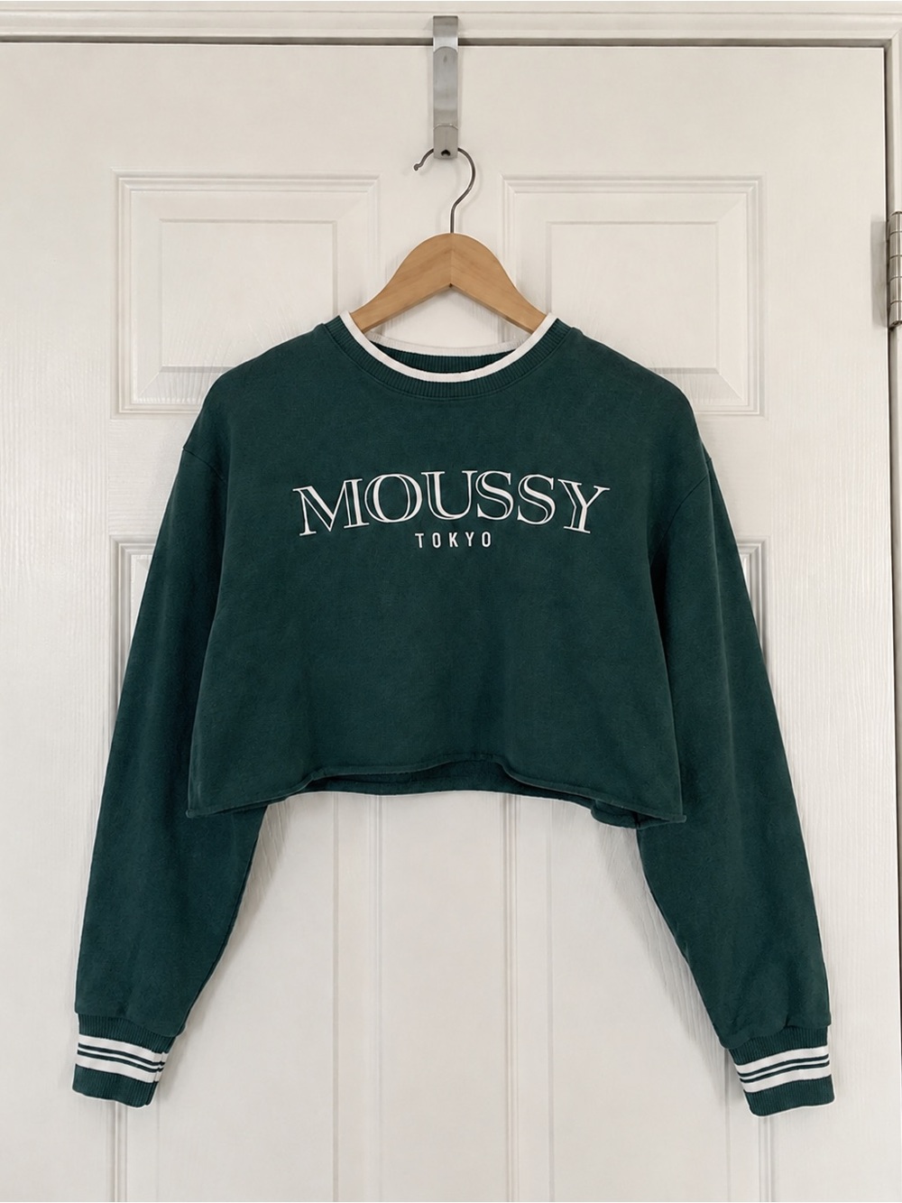 Moussy Tokyo Green Cropped Sweatshirt Striped Cuffs Size M - Picture 2 of 6